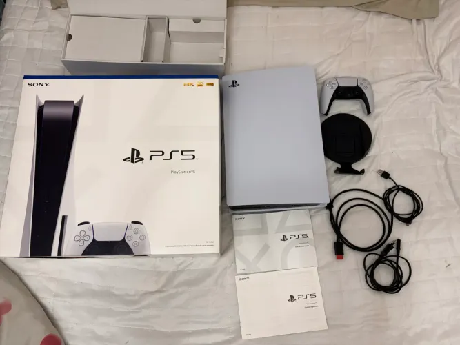 Vende-se PS5 com leitor de disco seminovo, com todos os cabos e caixa