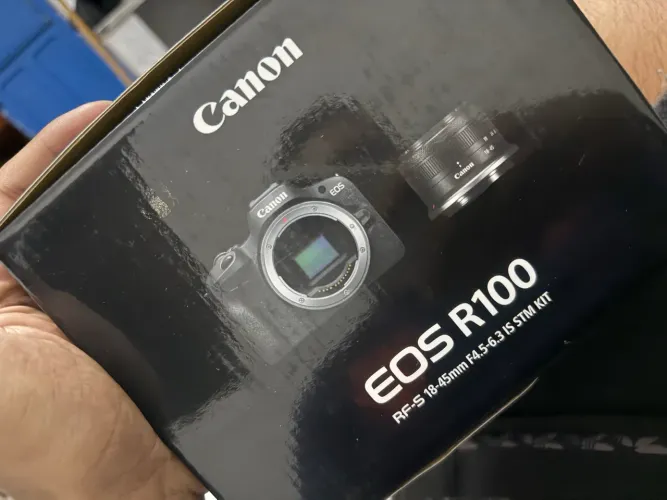 Câmera Canon EOS R100