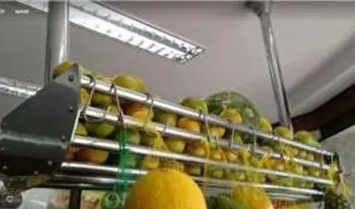 fruteiras e prateleiras em inox