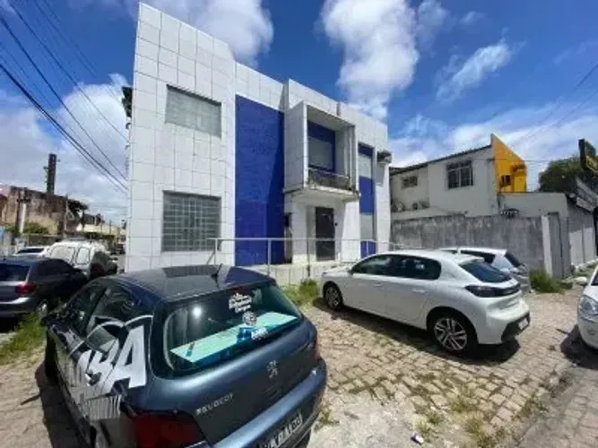 Prédio Comercial com 07 salas - Ao lado Banco Itaú Farol