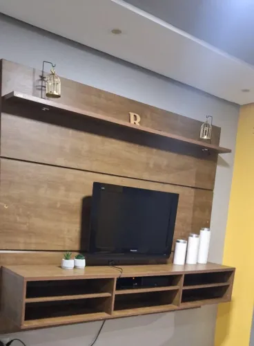 PAINEL DE TV COM LED- GRANDE