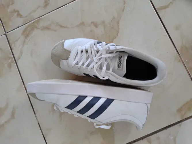 Tênis Adidas tam. 43