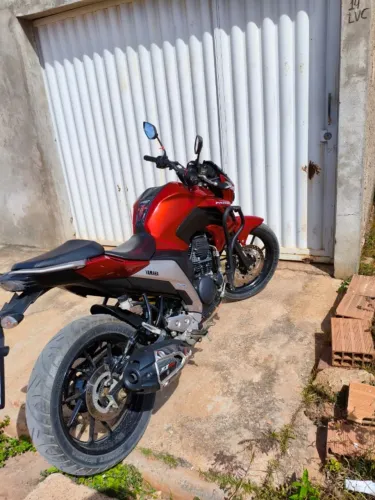 Yamaha Fazer FZ25 2023 Vermelha - Quitada e IPVA 2026 Pago
