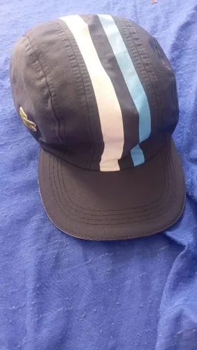 Boné Lacoste 5 Panel Listrado (Preto, Azul e Branco) - Desapego