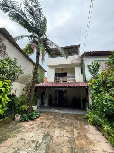 Imóvel para venda possui 231 metros quadrados com 4 quartos em Santana - Recife - PE