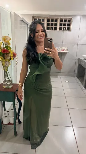 Vestido de madrinha de casamento usado apenas uma vez na cor verde oliva.