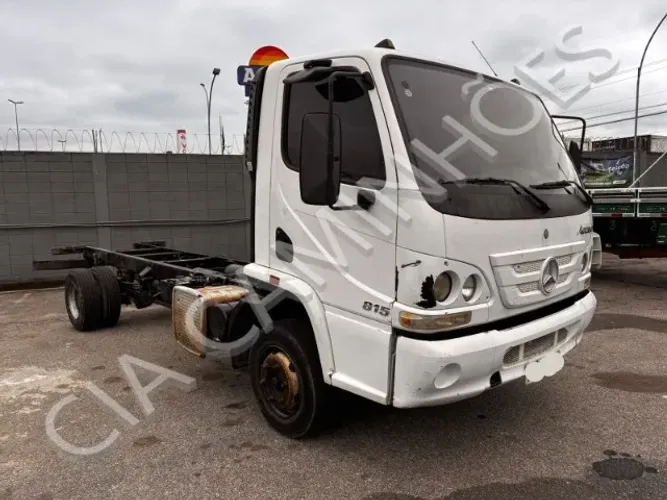 MB ACCELO 815 ANO 2013