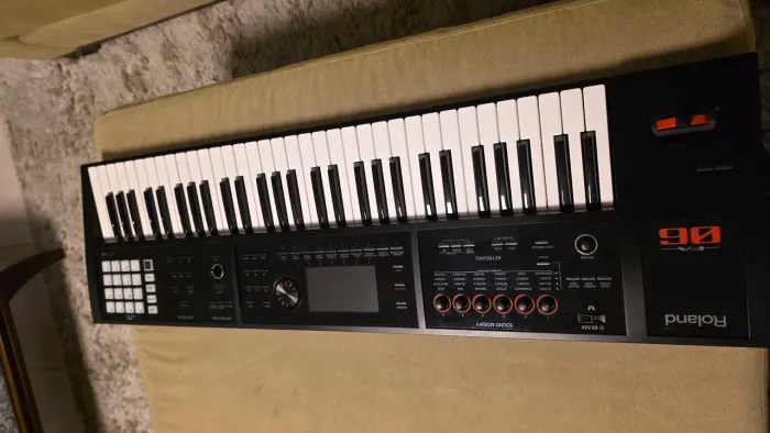 Roland fa 06 super conservado