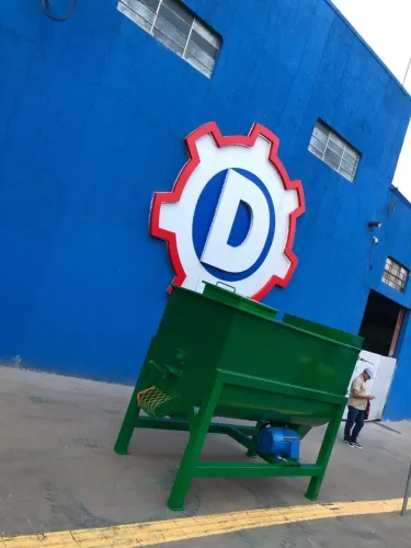 Torneiro mecânico Junior em Formação 