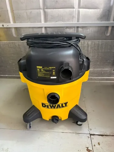 ASPIRADOR DEWALT DXV10P 38L - PÓ E LÍQUIDOS + ACESSÓRIOS + EXTENSÃO 18M