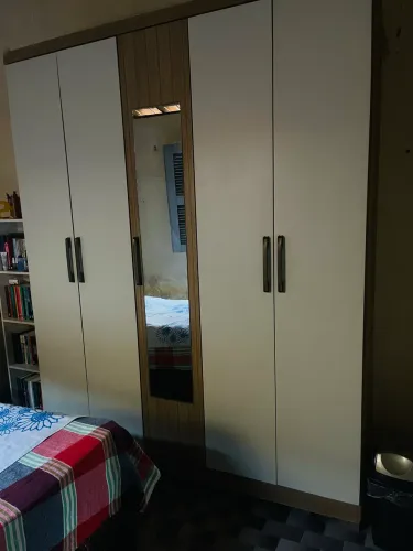 Guarda roupas 5 portas com espelho