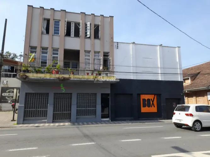 Galpão comercial com aproximadamente 417m² no bairro Victor Konder