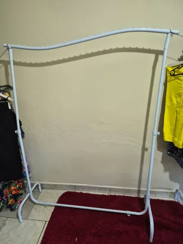 ARARA DE ROUPAS