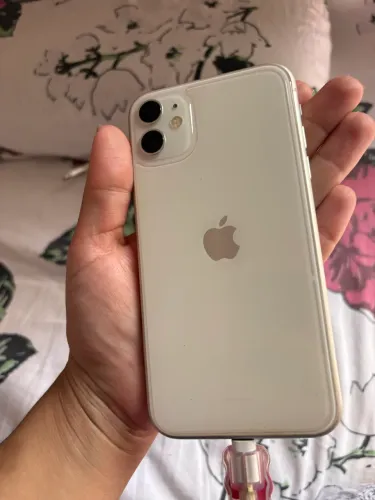 Vendo Celular iPhone 11 branco