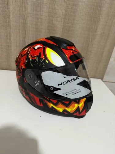 Capacete Norisk FF802 Razor na edição especial Halloween