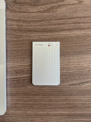 Plaud Note (gravador de voz com IA)