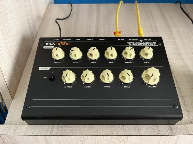 Sintetizador Vermona Kick Lancet