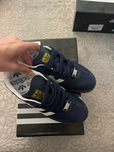 Tênis 1ª linha adidas novo