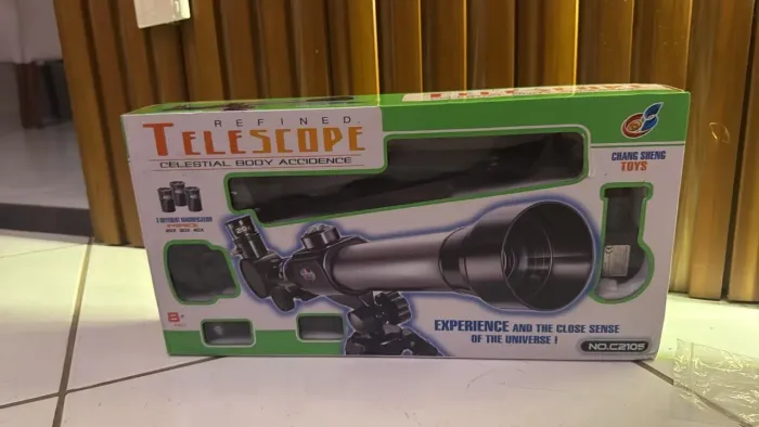 Telescópio astronômico infantil
