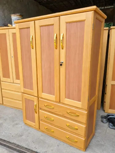 Guarda roupa de solteiro 3 portas novo entrega grátis.