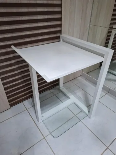 Mesa Lateral Moderna Branca com Vidro - Design Diferenciado
