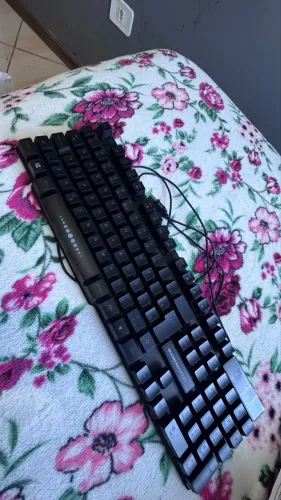 Teclado Gamer K-Mex KM52 RGB - Perfeito Estado