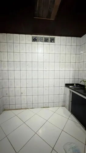Alugo uma casa