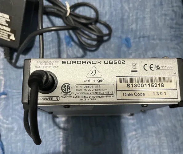 Mesa de som Behringer Eurorack UB502