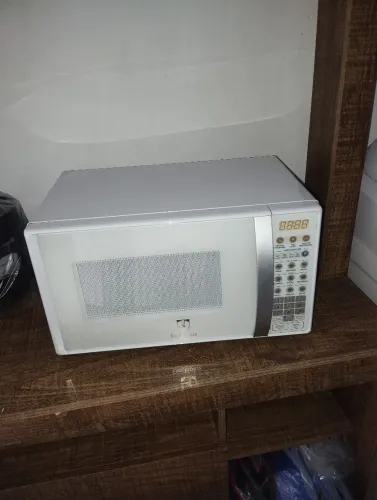 Microondas semi-novo em ótimo estado