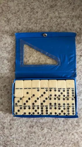Jogo de baralho e domino