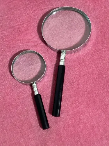 Conjunto com 2 lupas de aumento colecionador antigo antiquário vintage rústico decoração