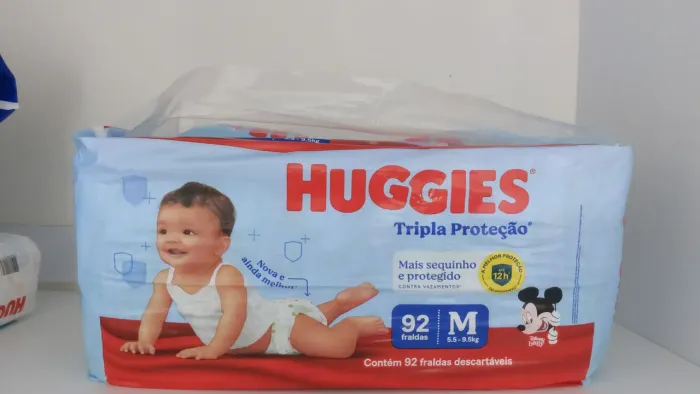 Fralda huggies azul M 92 unidades