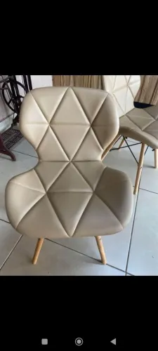 4 cadeiras semi-novas