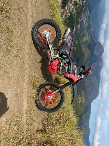 Crf230 com kit 240 moto lotada de acessórios zap *