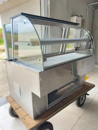 Balcão refrigerado para bolos