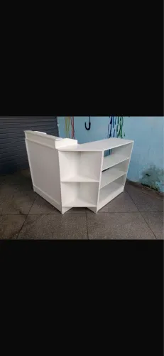 Balcão vitrine com caixa