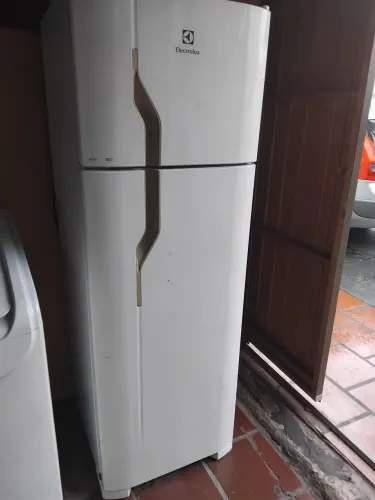Geladeira defrost 260 litros duplex electrolux 220 volts