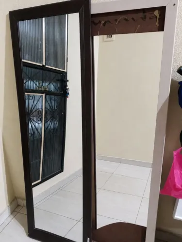 Vendo dois espelhos