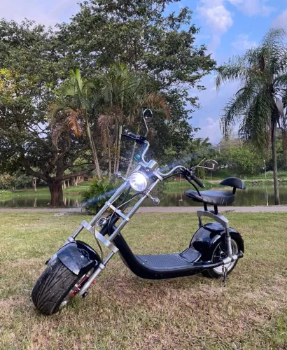 Scooter Elétrica Retrô Preta
