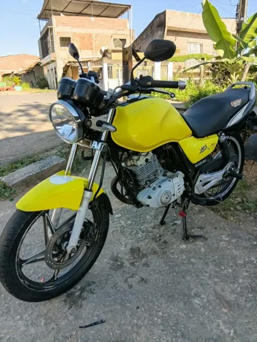 Suzuki yes Amarela 125 CC