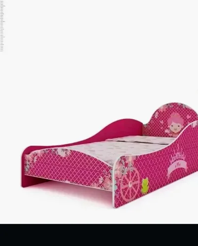 Cama semi nova infantil para menina sem colchão