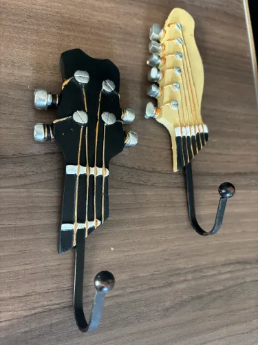 Cabide de parede braço de guitarra e ukulele