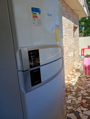 Vendo geladeira com defeito