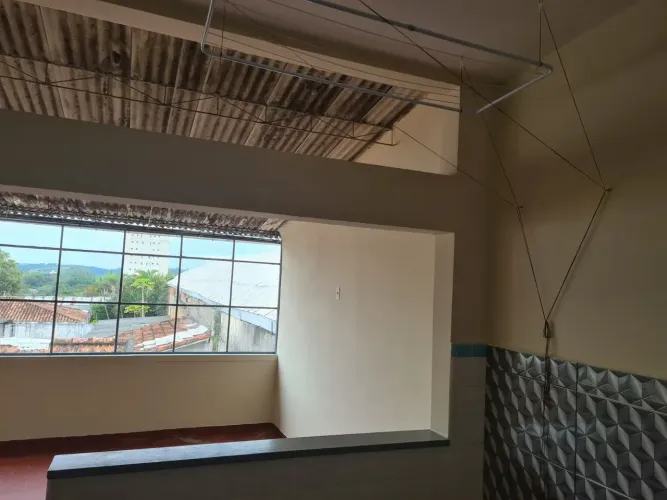 Centro- Apto 50 m2 com 2 quartos, sala+sacada, banh. social e serviço, 1 vaga gar