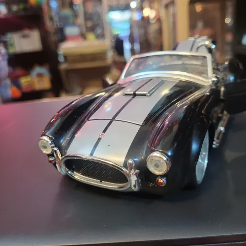 miniatura Jada Toys Shelby Cobra 427 S/C 1965 na escala 1:24