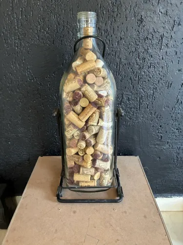 Garrafão 5 litros com suporte com rolhas para decoração