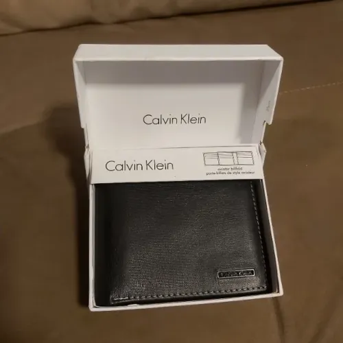 Carteira Calvin Klein ? nova