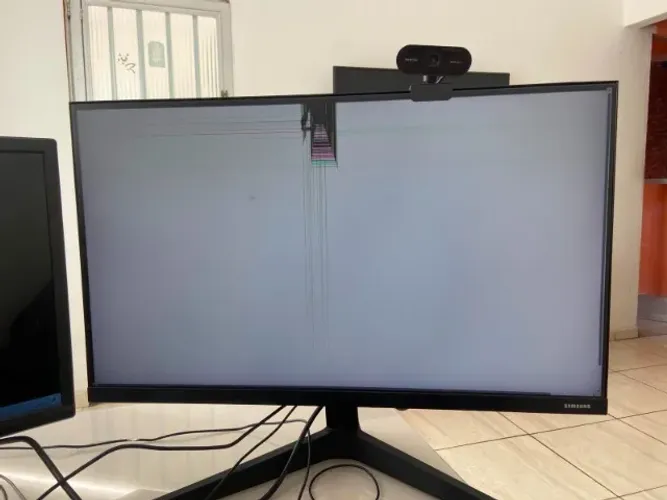 Monitor Gamer Samsung F24T350FHL 24'' Full HD com defeito