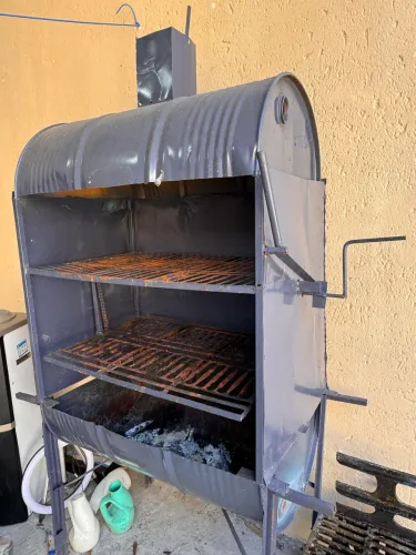 Churrasqueira Tambor Reforçada com Regulagem de Altura
