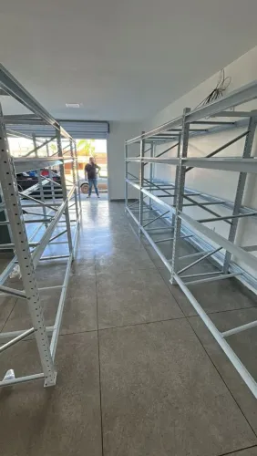 Mini porta palete para 500kg por nível de longarina direto da distribuidora em até 10x